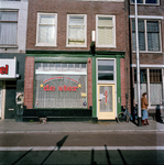 846356 Gezicht op de onderpui van het pand Voorstraat 74 (Surinaams eethuis De Ster) te Utrecht.